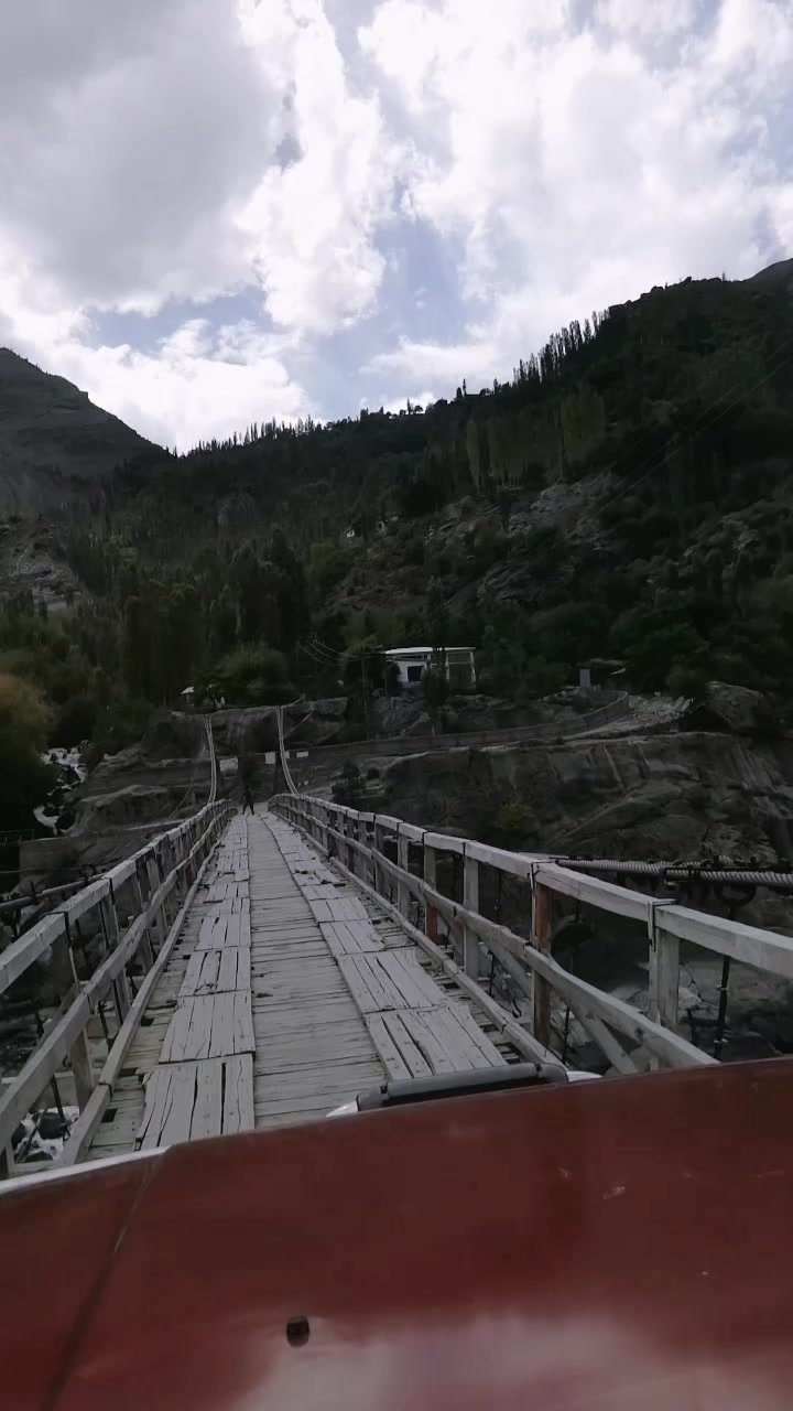 @Travel_with_Waqas