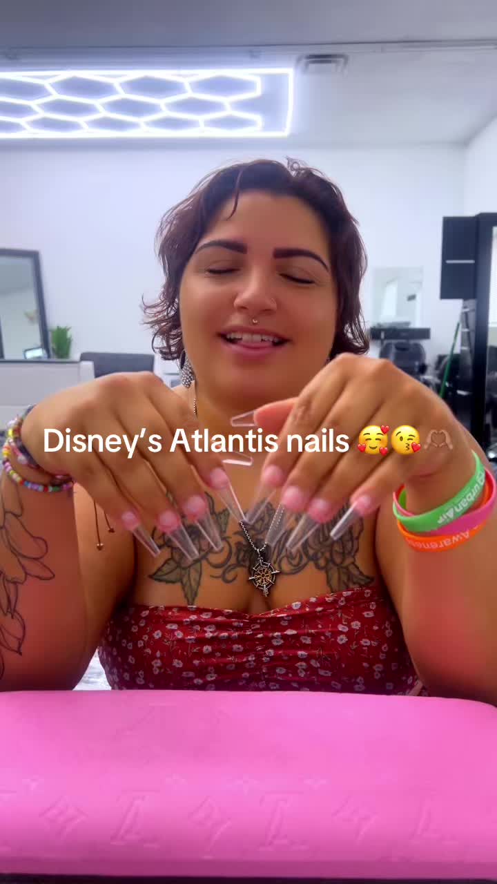 @MiMi 🎨🦋👑🦄