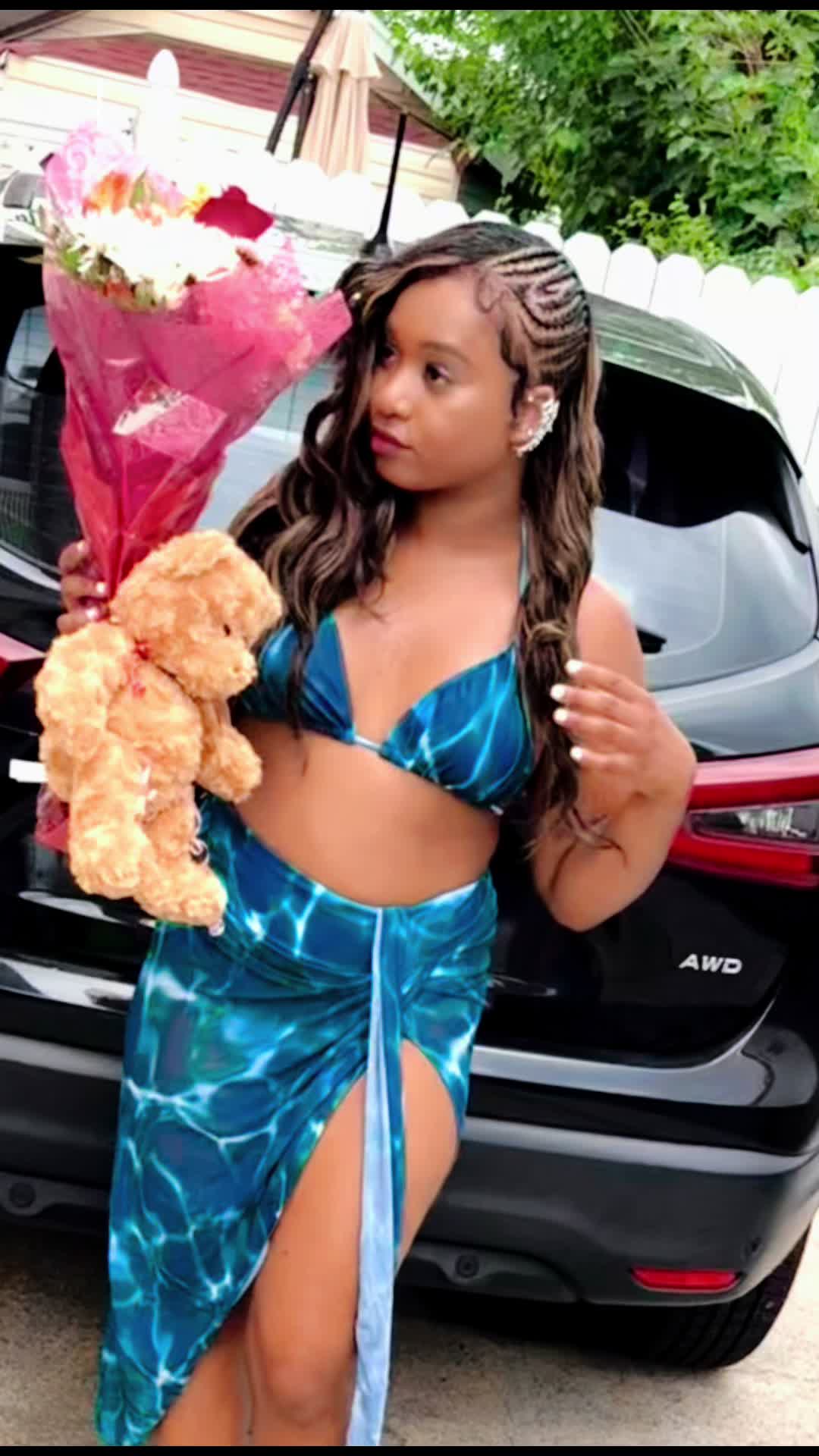 @QueenB2Z