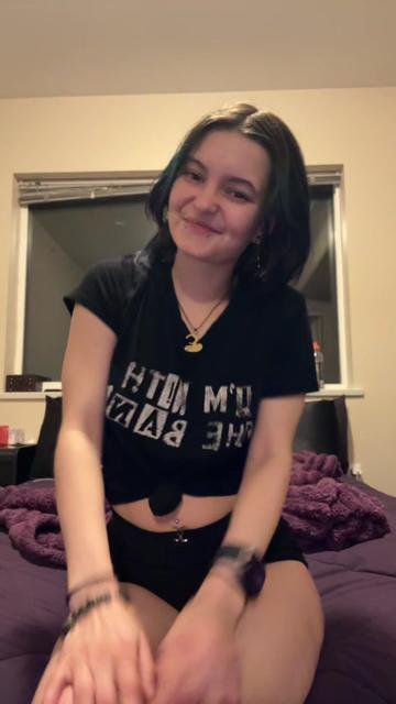 @Baylee 💜🇨🇦
