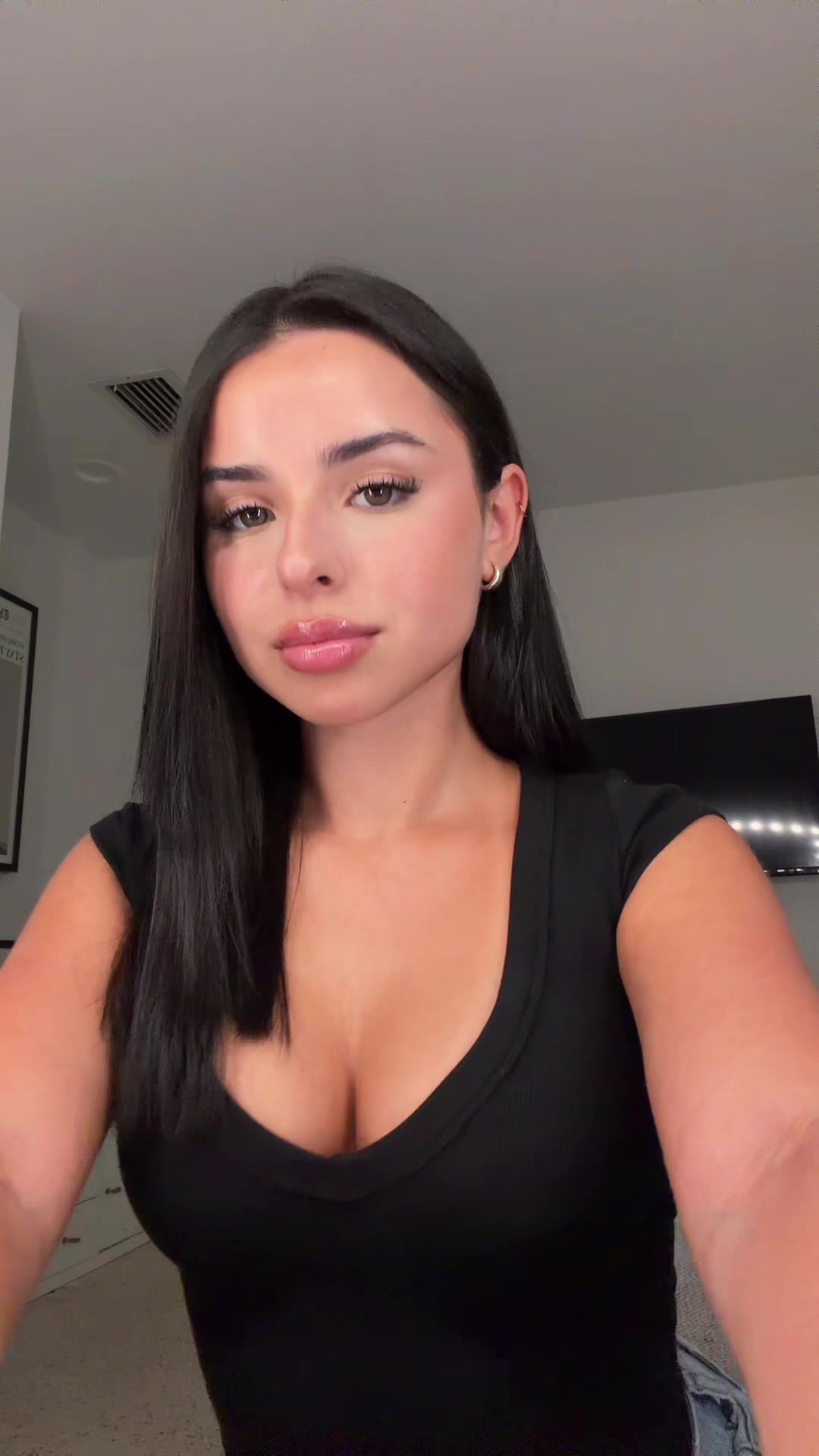 @vickyguez