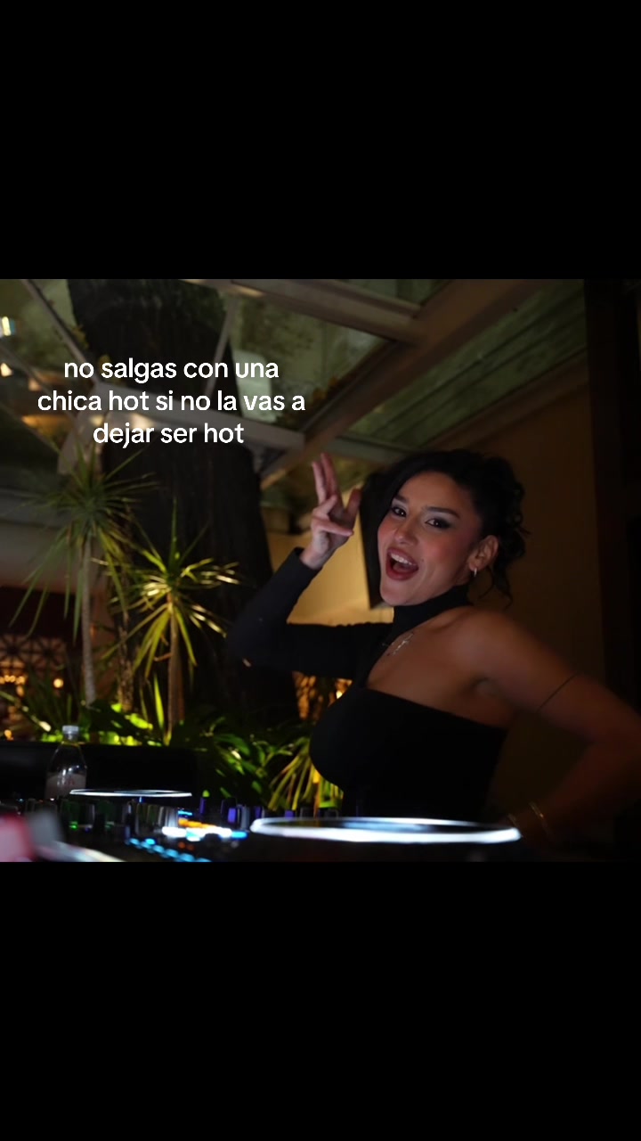 @LA VILLALOBOS