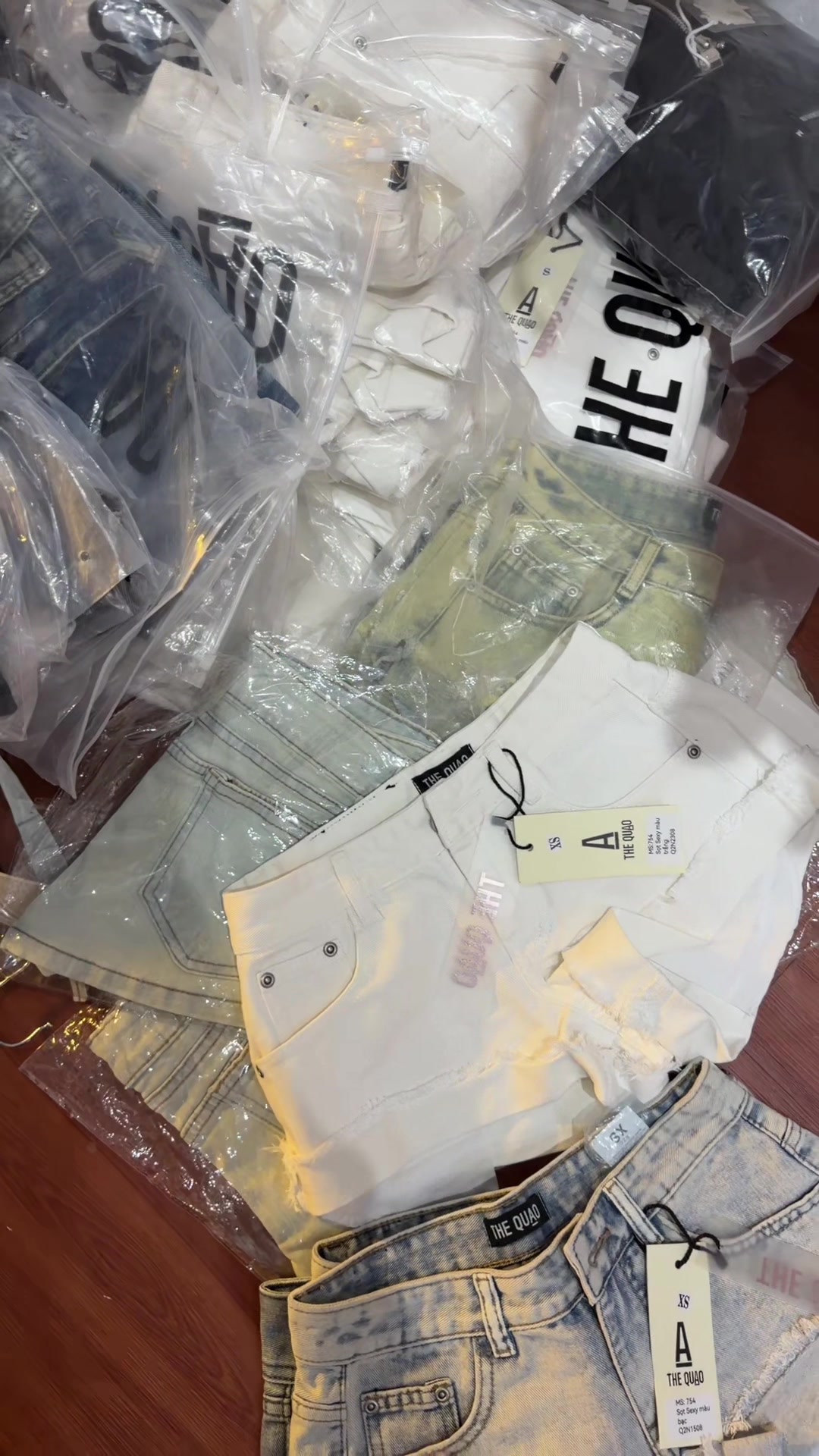 @jiwonclothes