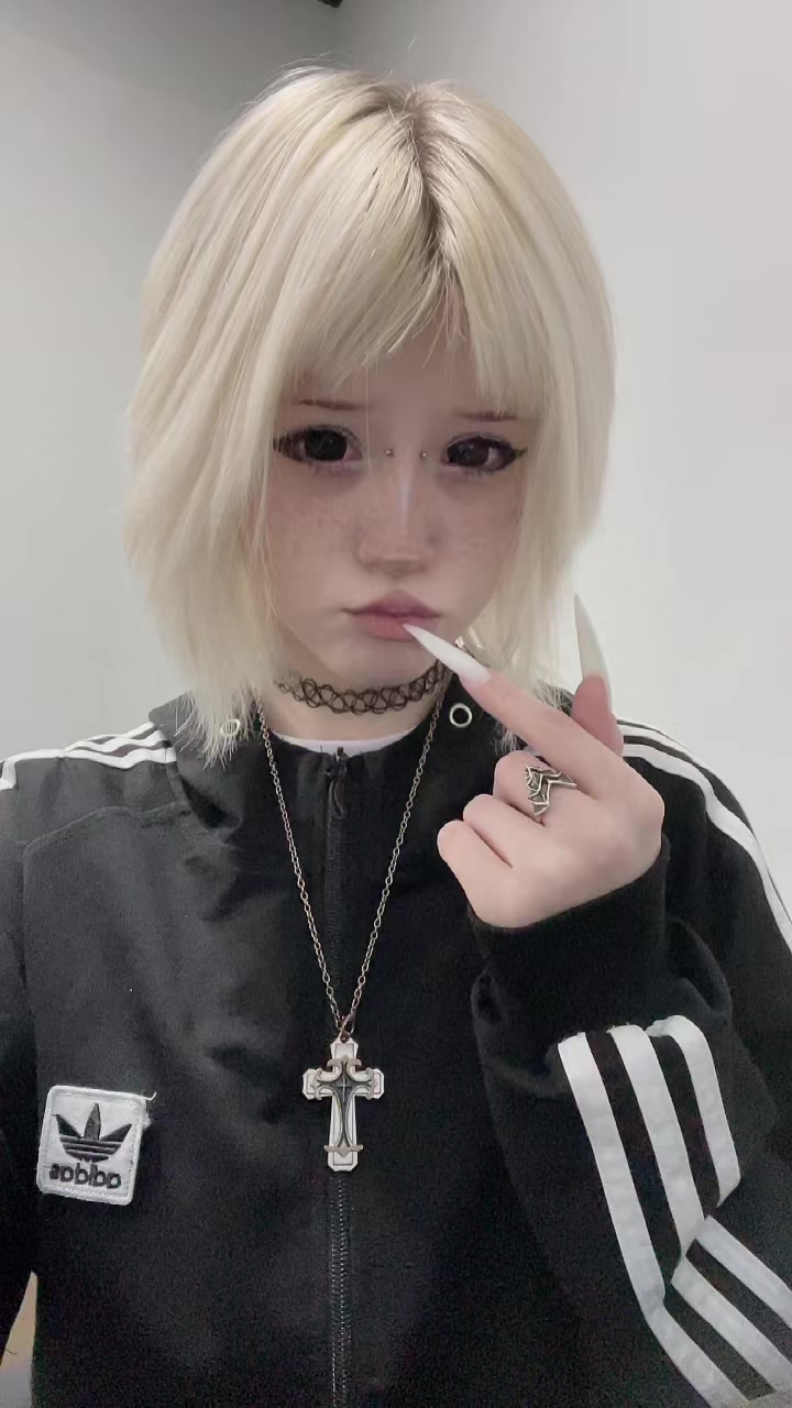 @StrawberryPunch