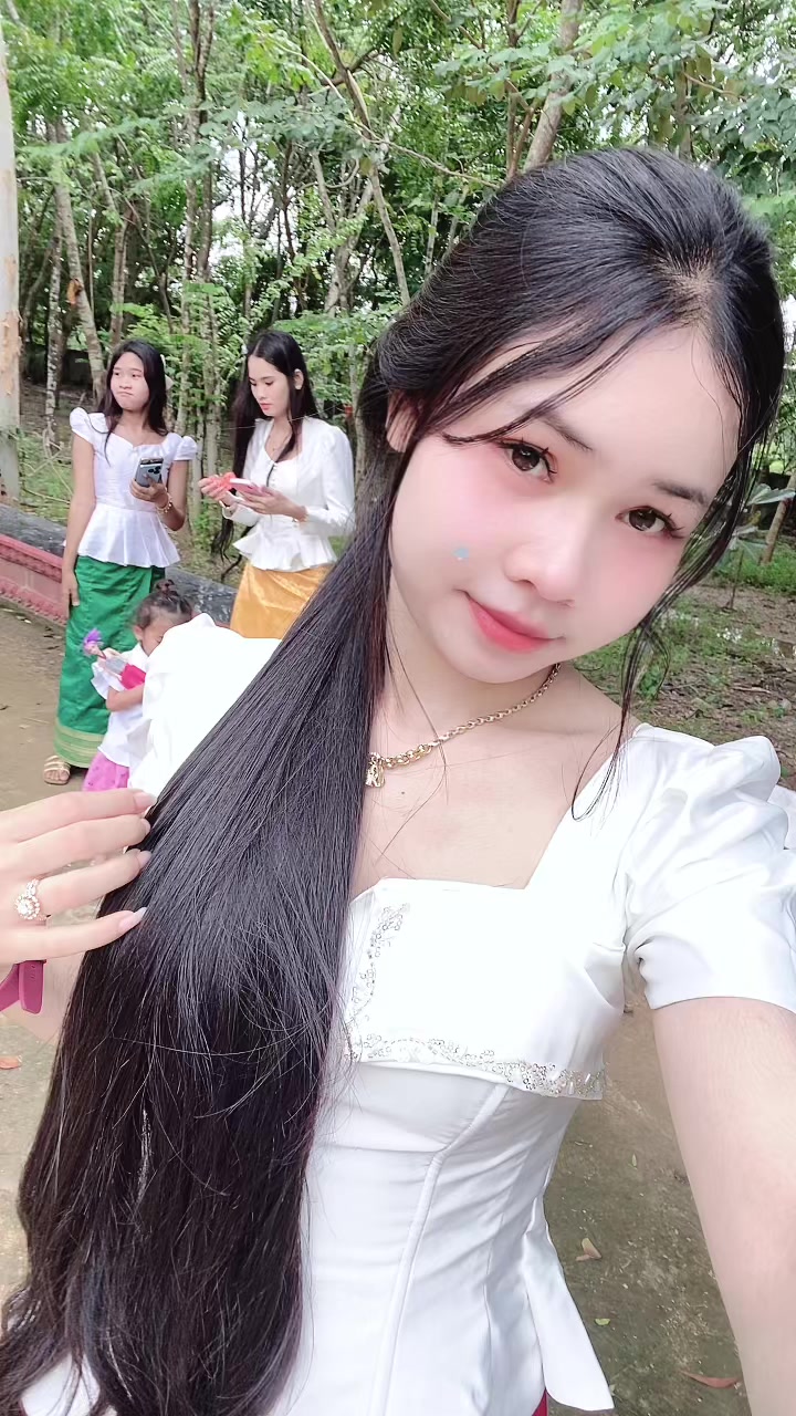 @Ł&Yacute;-លី 🎀