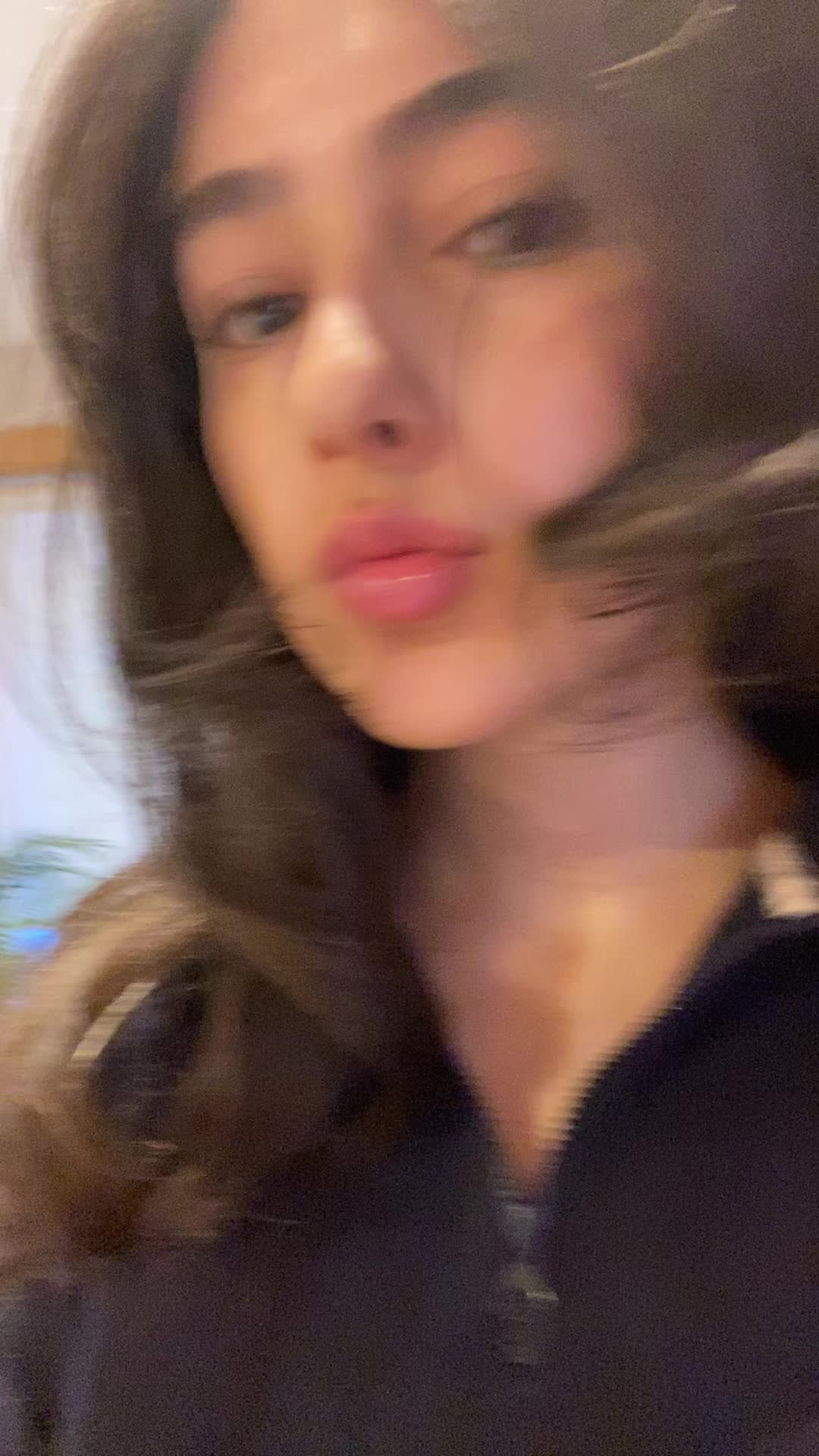 @Elle