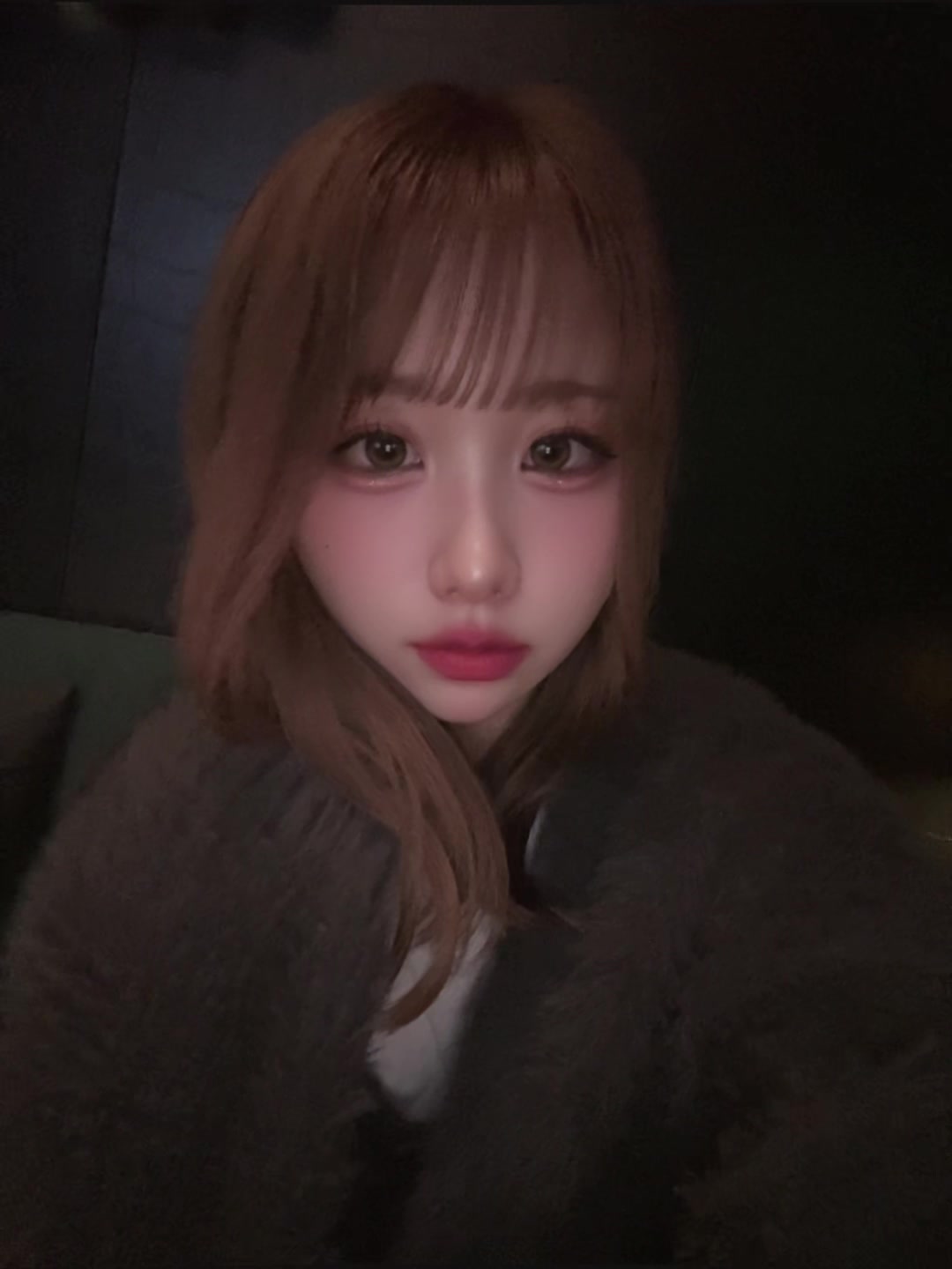 @にこ