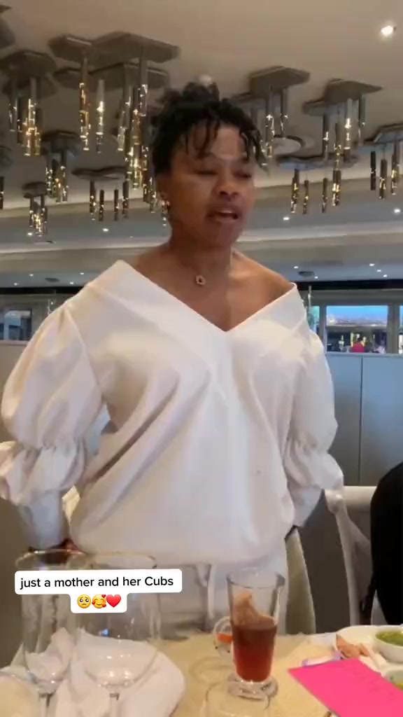 @Sindi_Dlathu