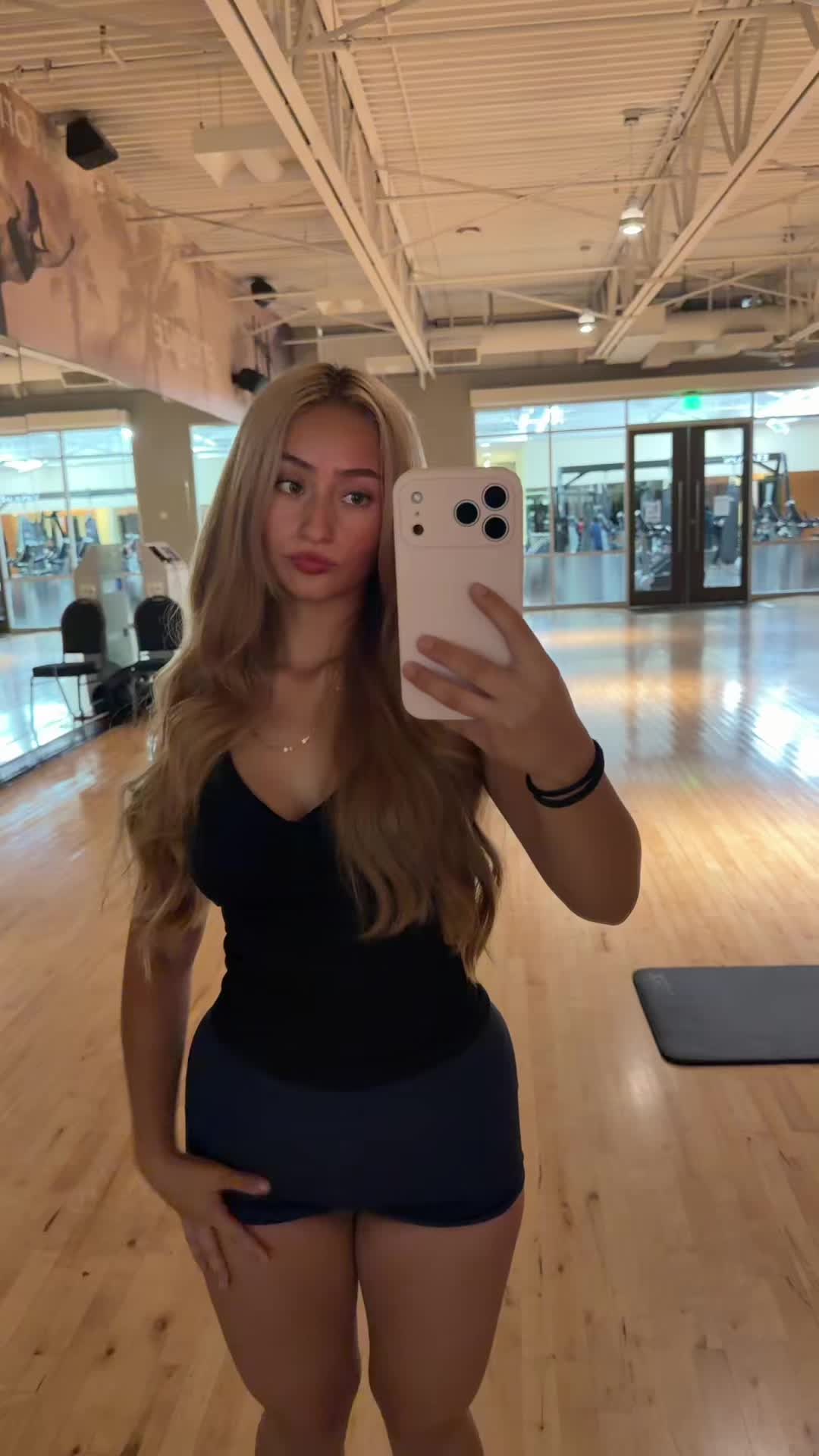 @x.anya
