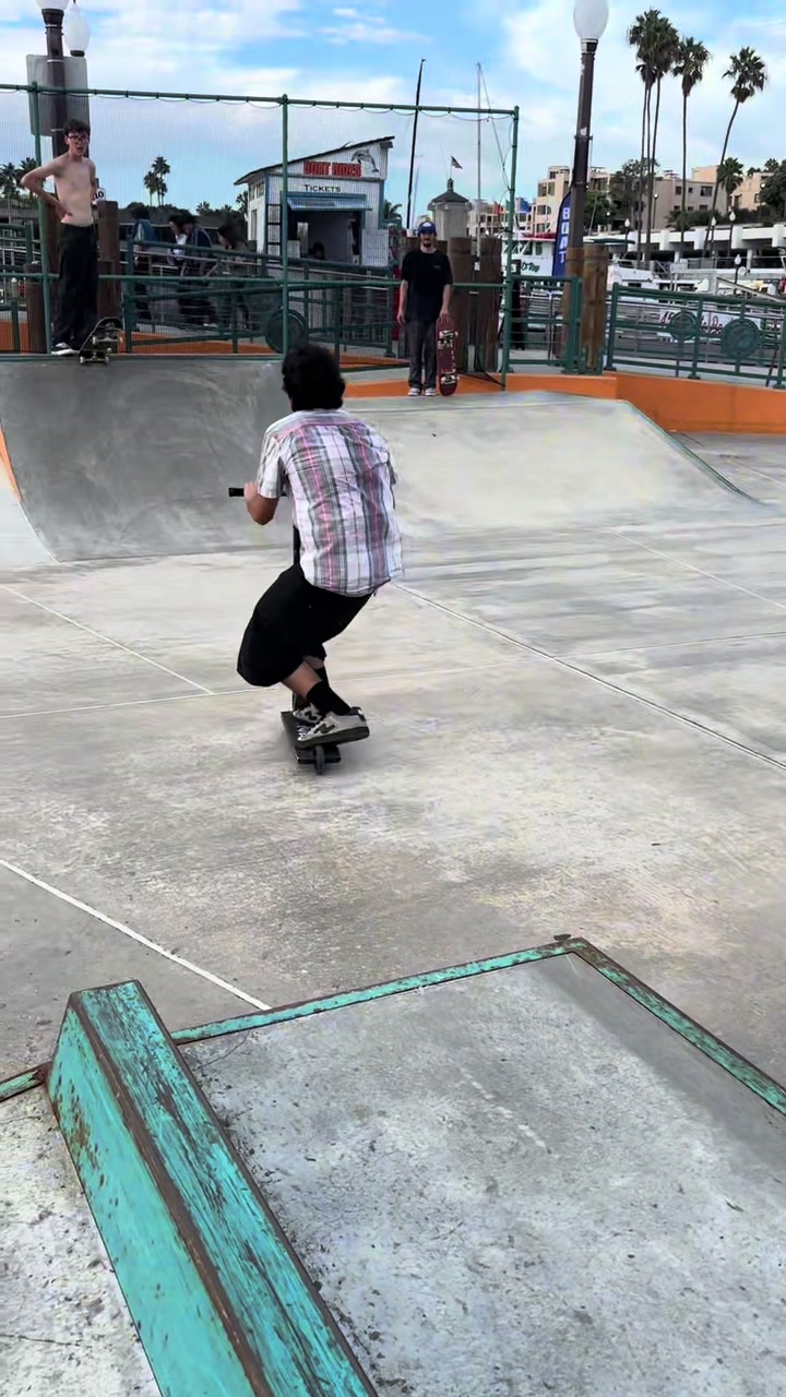 @2belowdanez