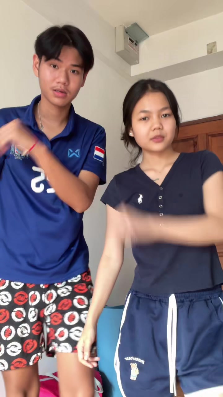@Myat🦖