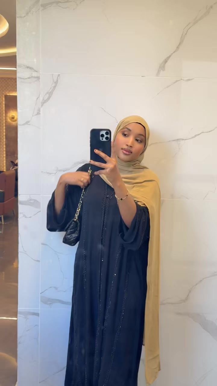 @Hani🍯🖤