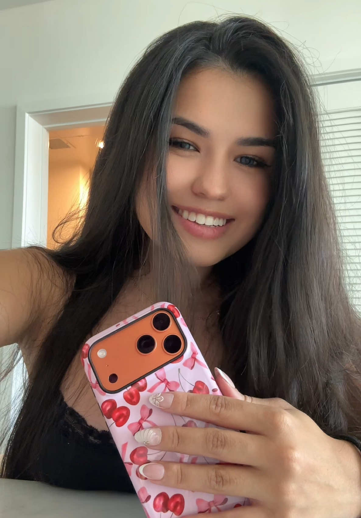 @itslailagomez