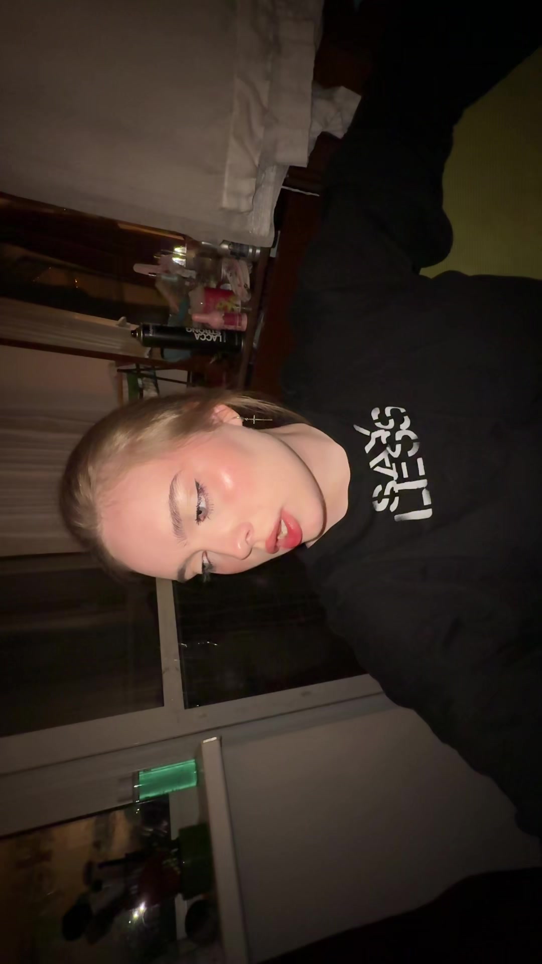 @blondiieangel