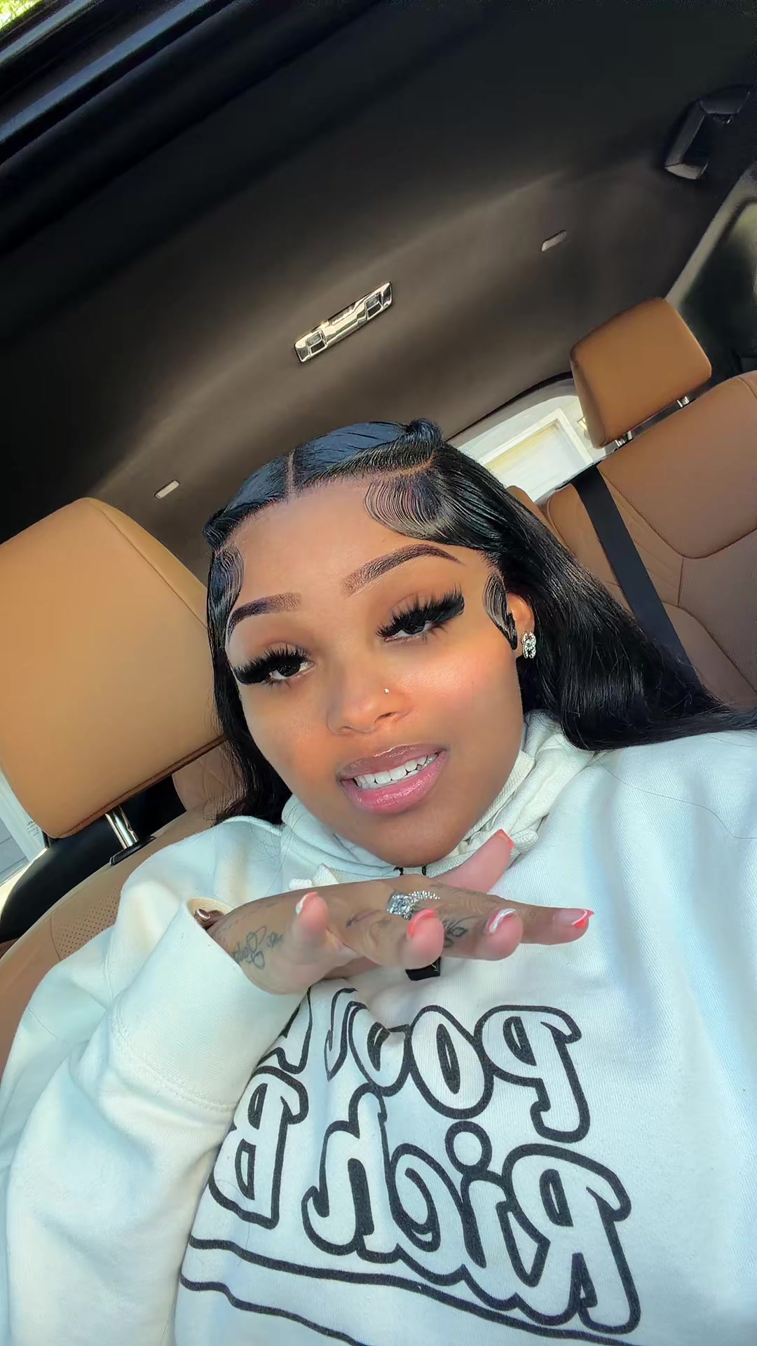@Ariana Wright | Hairstylist