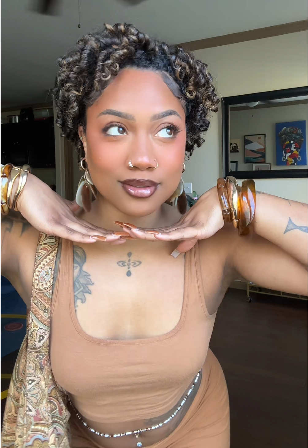 @curlybeviie