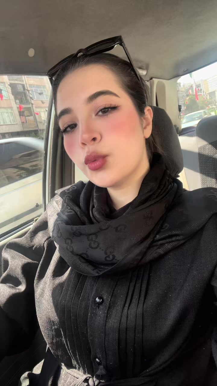 @delyarflower