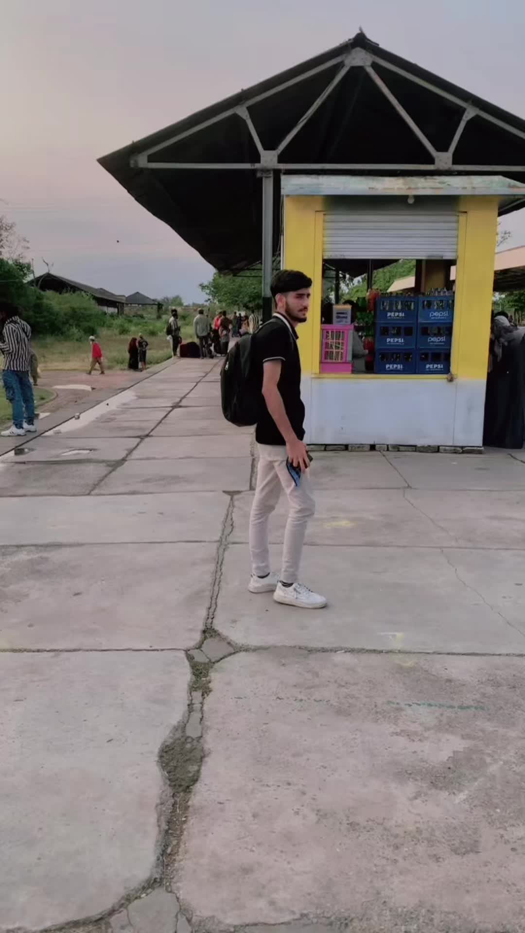 @MØĤ§ÎŇ ĆĤ🤗