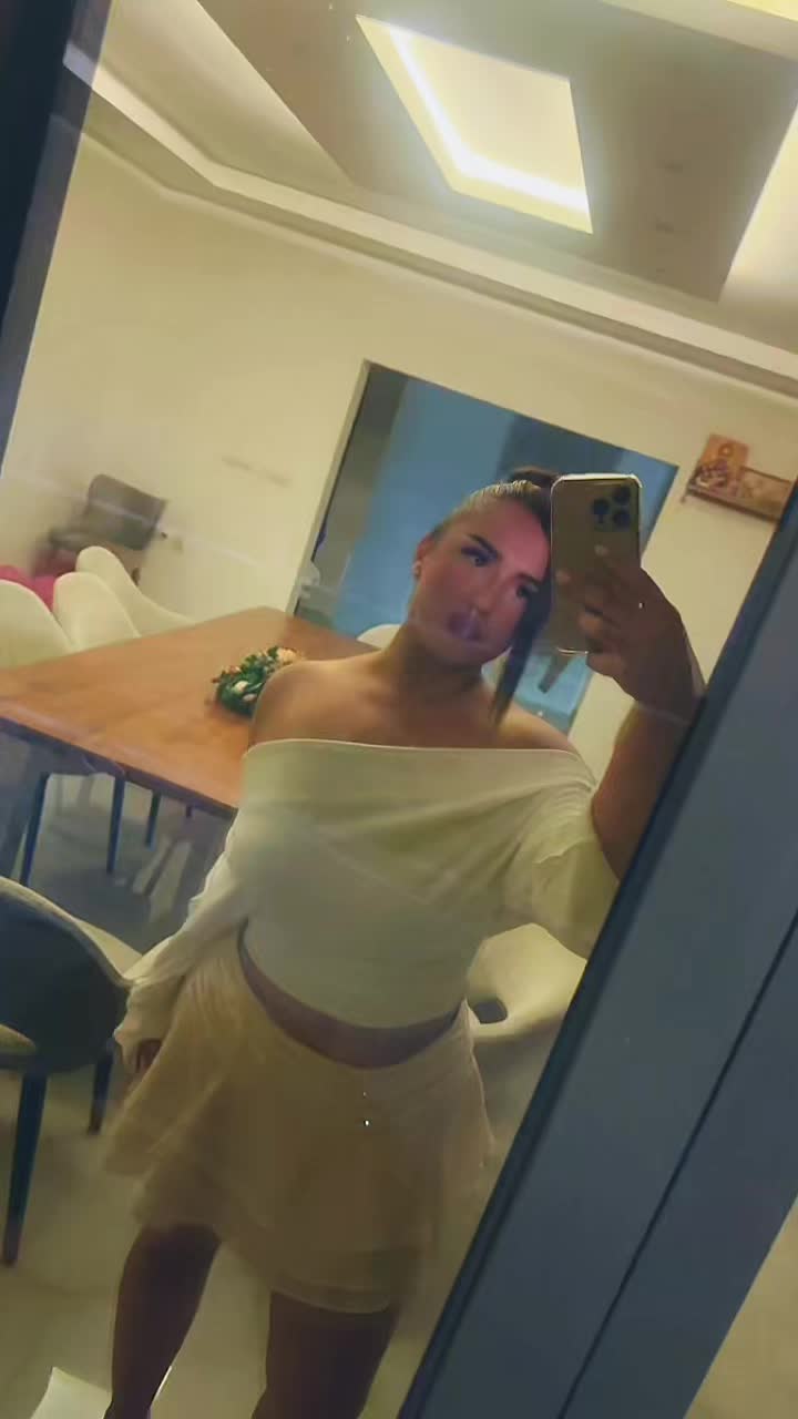 @𝐚𝐧𝐭𝐨𝐧𝐢𝐧𝐚