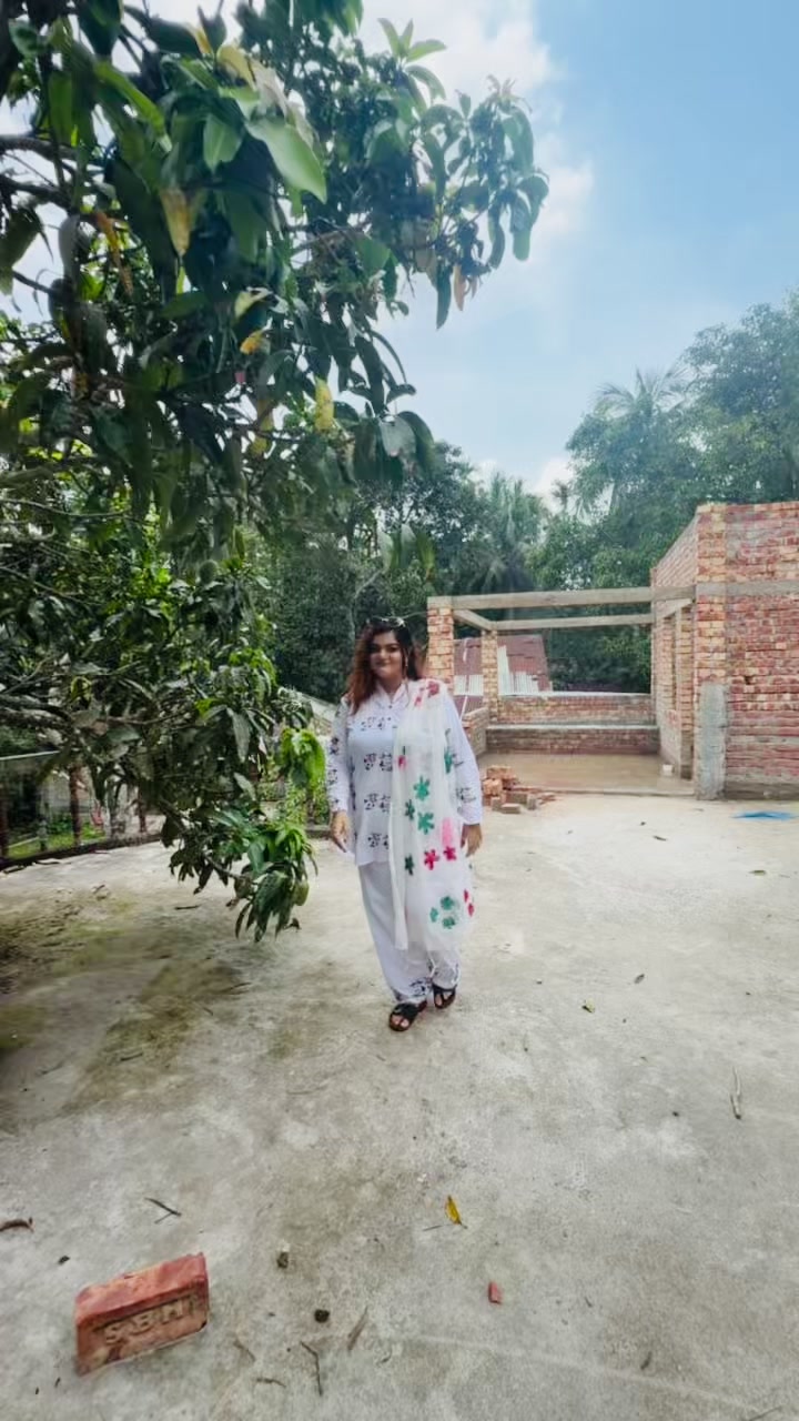 @Silvi👩&zwj;❤️&zwj;👨 (সিলভি)