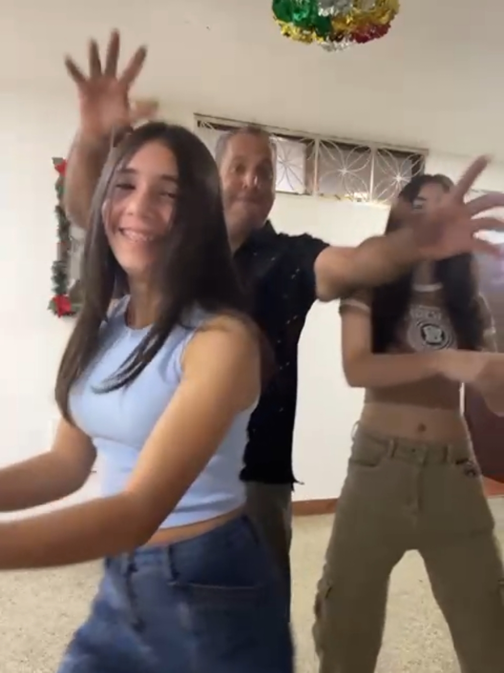 @シ