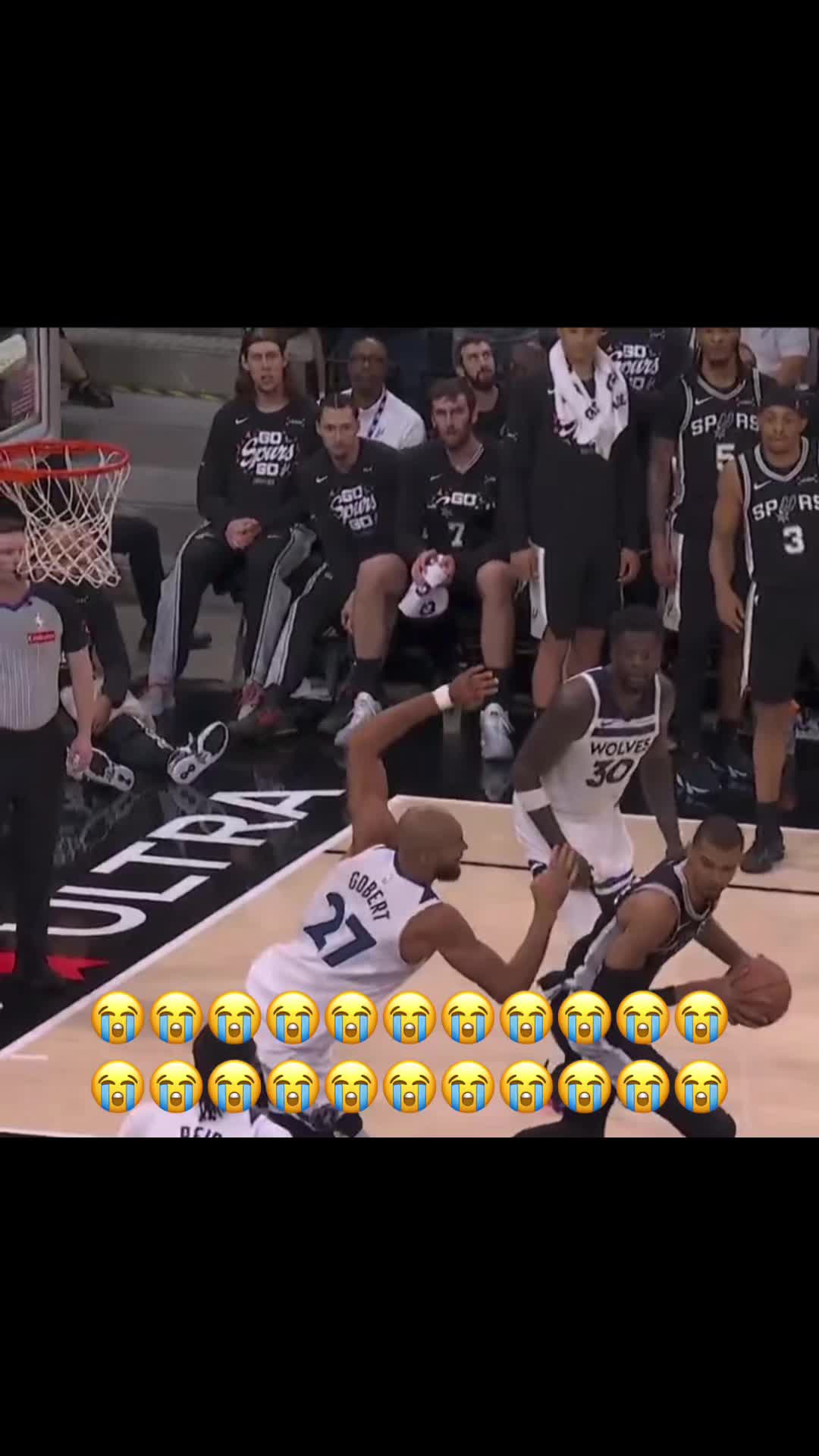 @⛹🏾&zwj;♂️