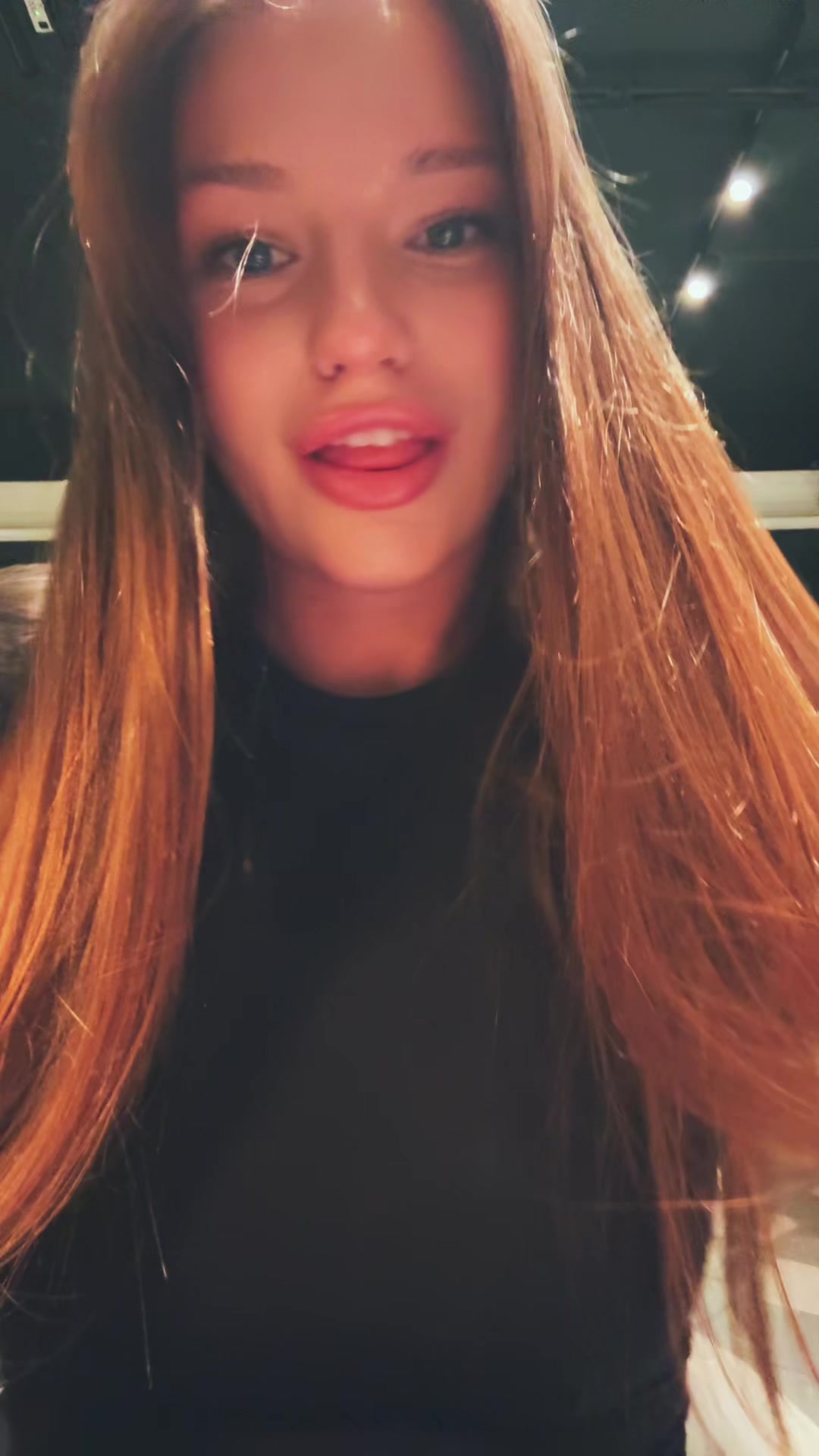 @<8