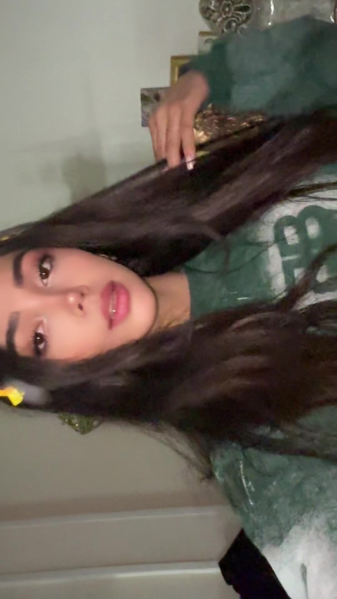 @Melikafarahani