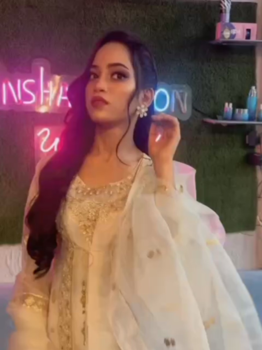 @Farheen Amir (inshasalon)