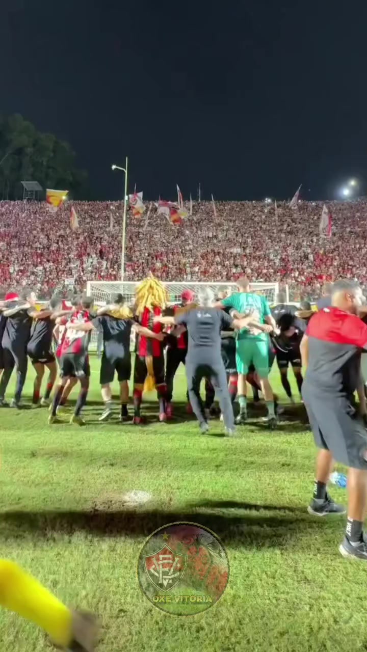 @OXE VITÓRIA ♥️🖤😜