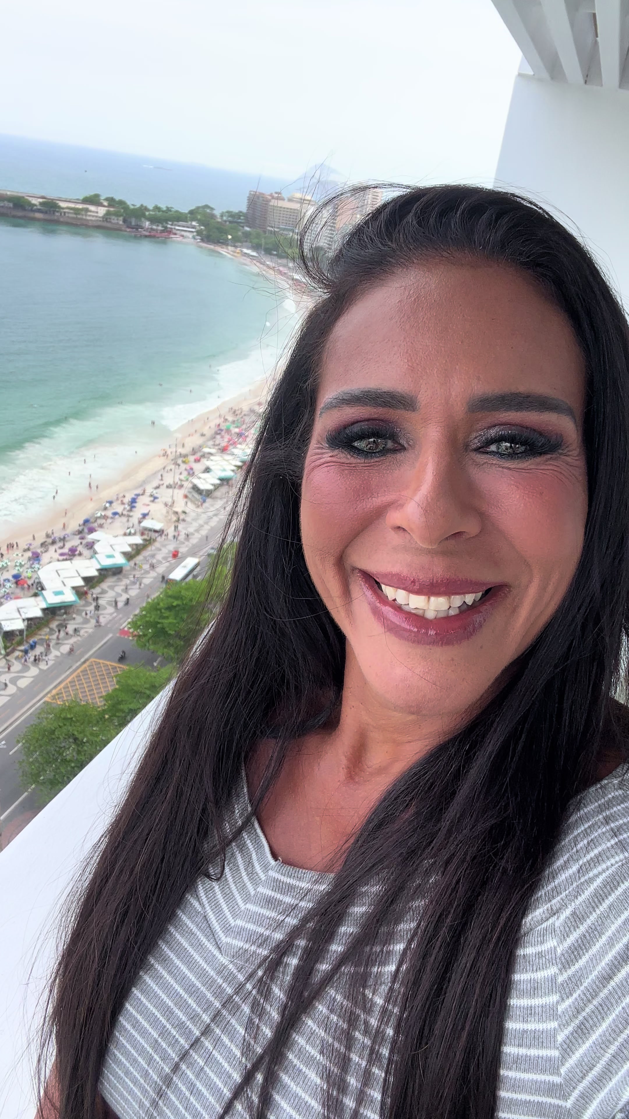 @Cris Ferreira