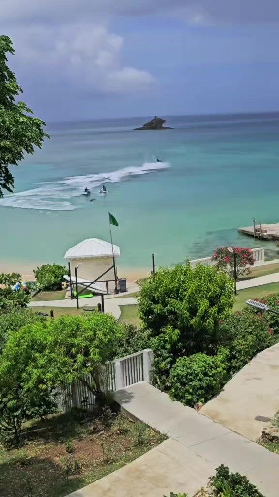 @Diana | travel + wellness