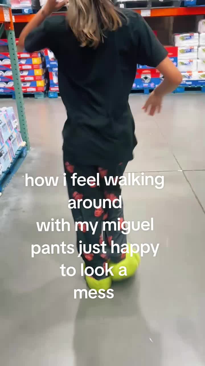 @𝓂𝒾𝒶 🍌