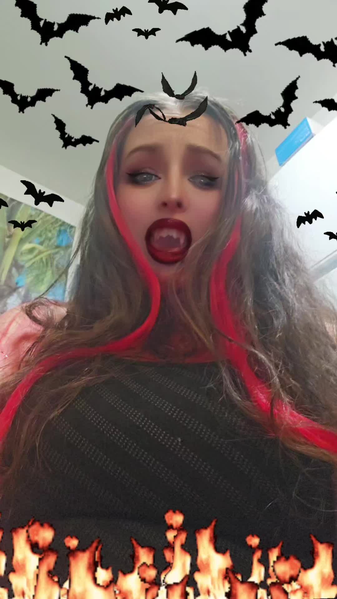 @KimCroft🧸🌹💙🎸🐋🐬🦋😈👻☘️🔥