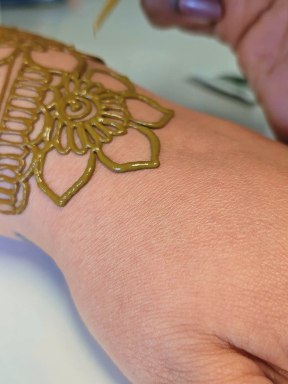 @essentialhenna