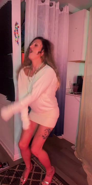 @itstinamonroe
