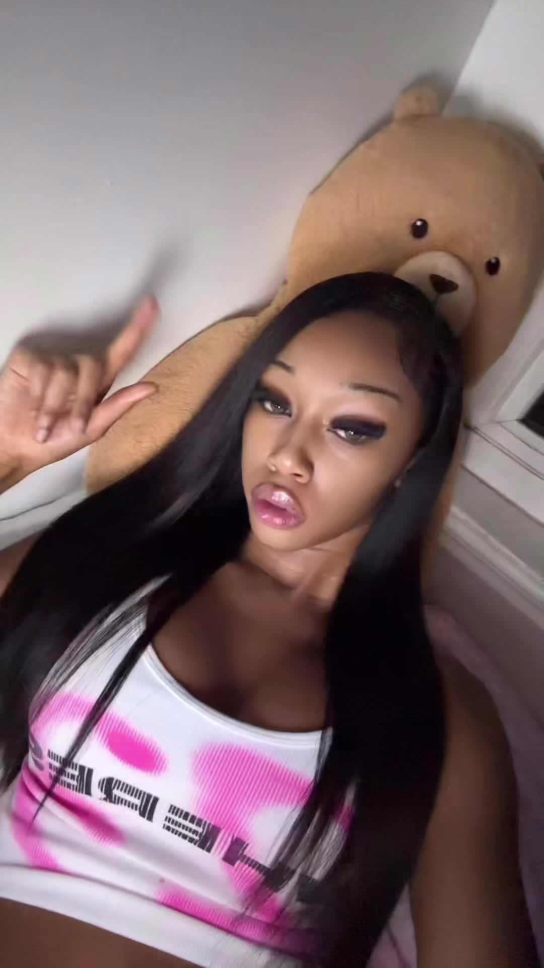 @mouthfullofninii
