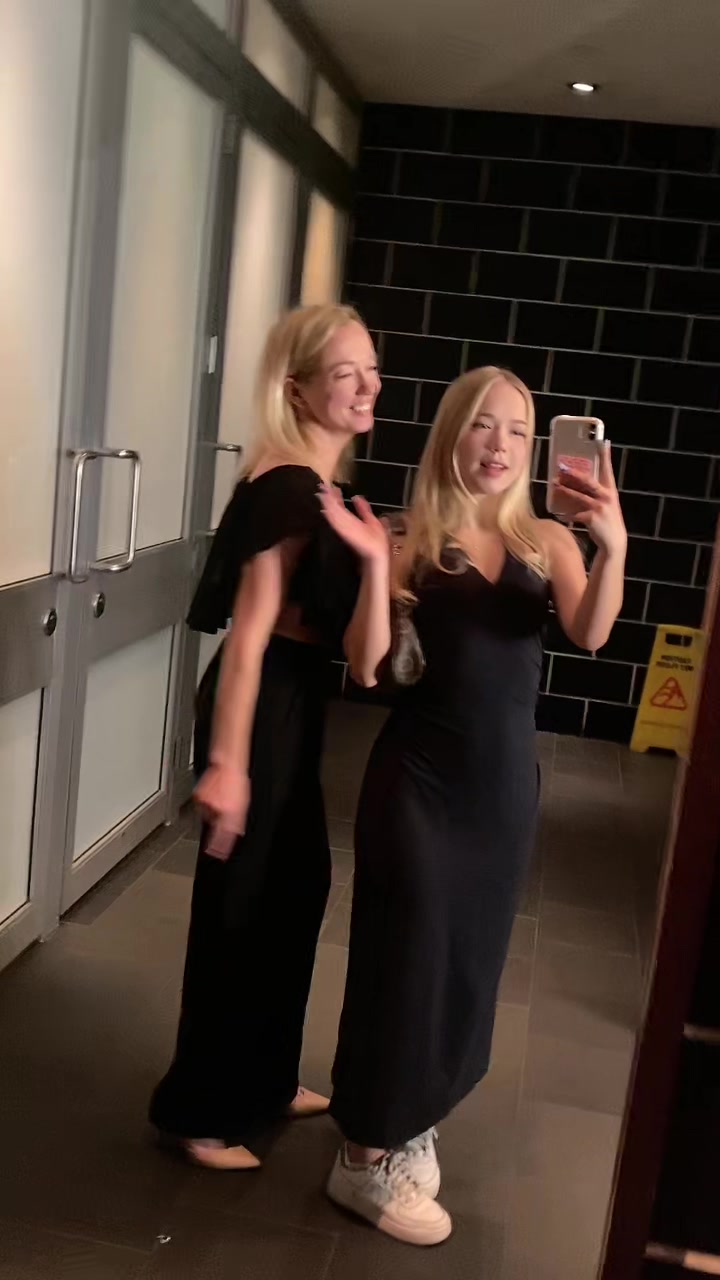 @🙇🏼♀️