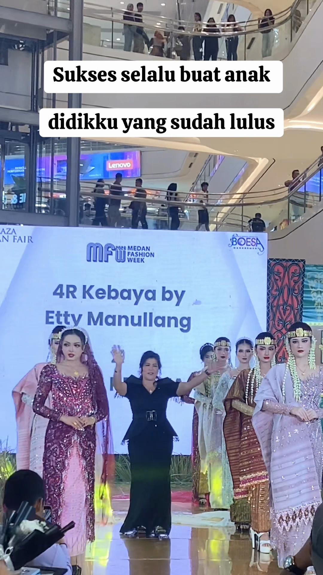 @Etti Br Manullang4rkebaya