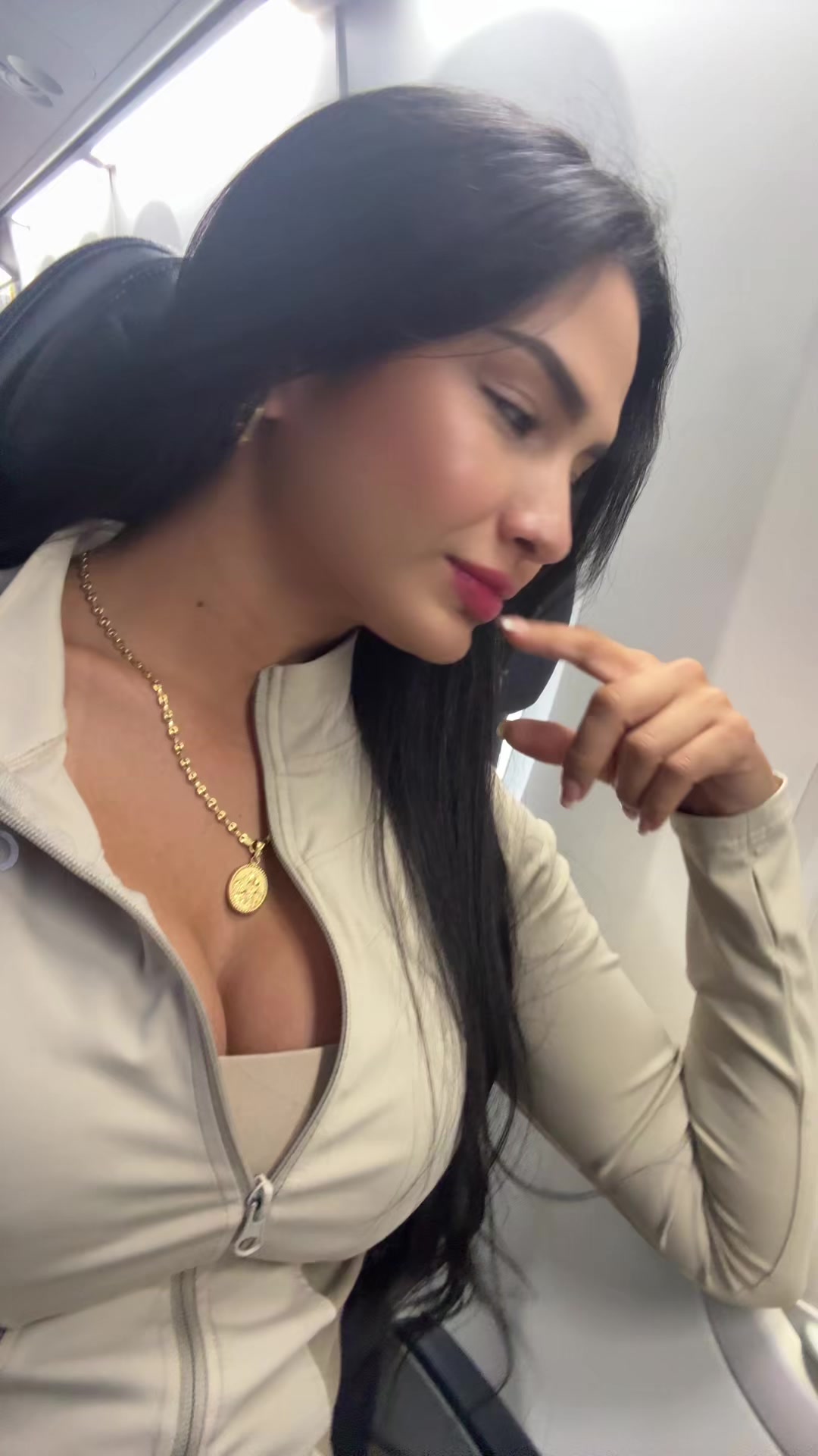 @Instagram @veronicaz94