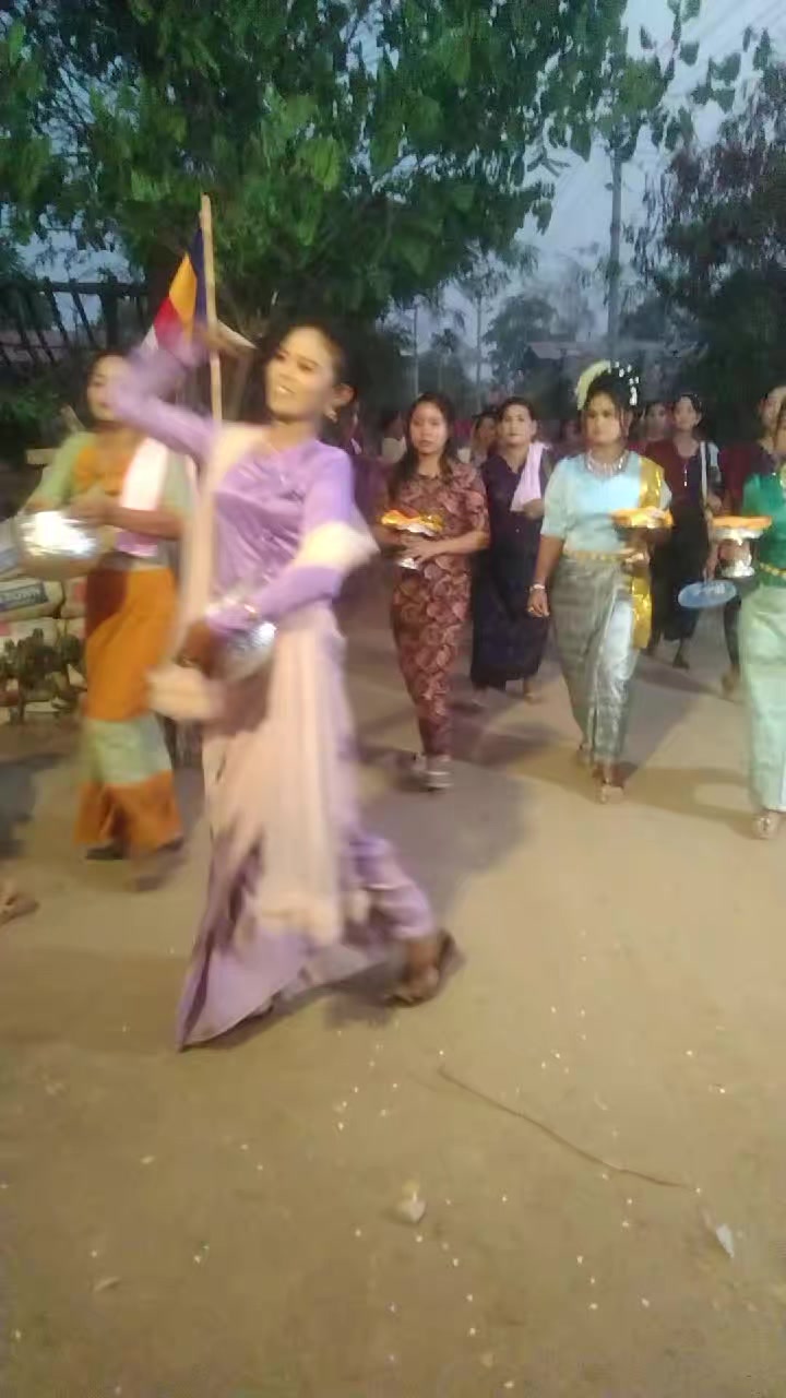 @🍉🍉မအိ🍉🍉(တီချယ်ပေါက်စလေး)