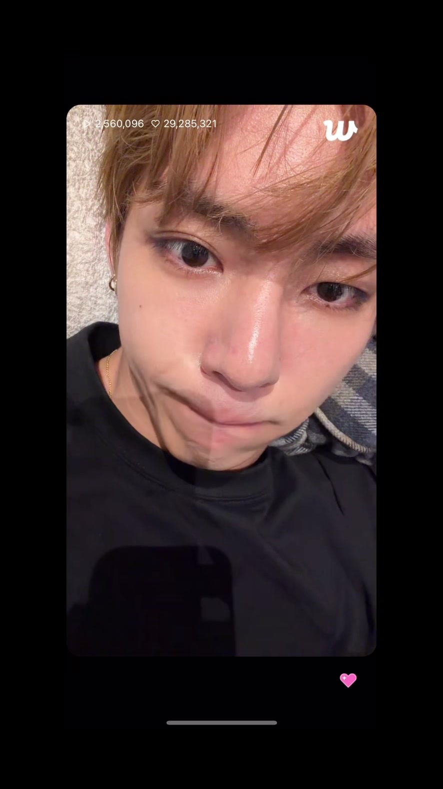 @moonchild⁷ i hi5 Jin😭💜