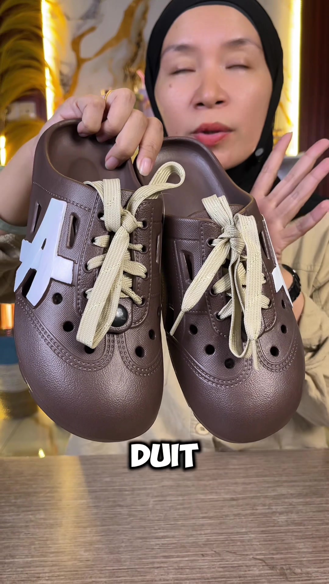 @LELI si paling TAS dan SANDAL