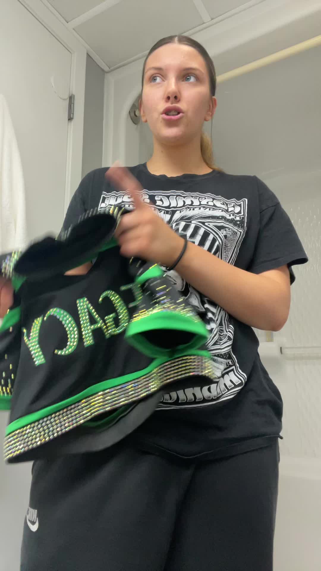 @chlo 🦦