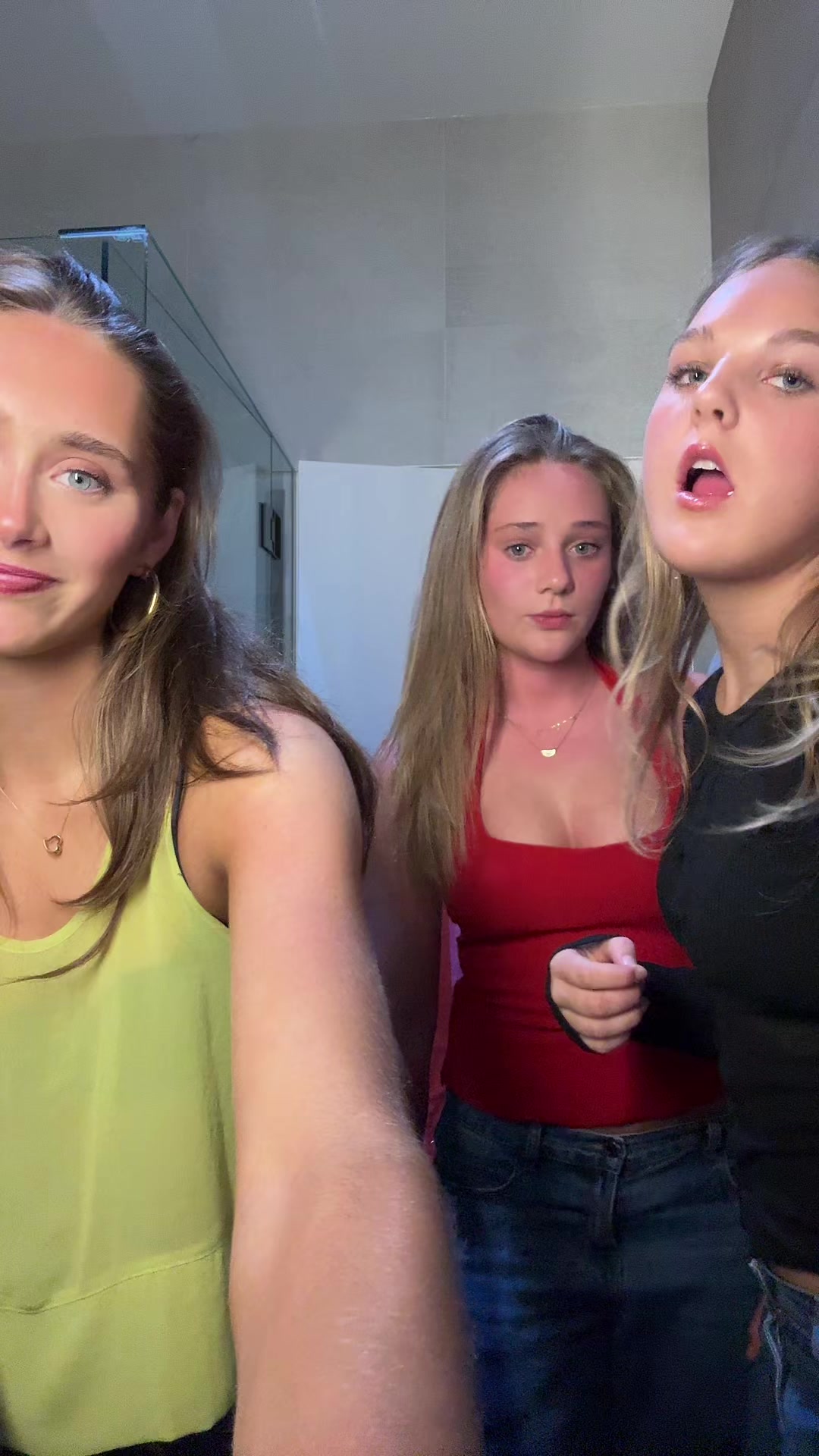 @ladeeznutz