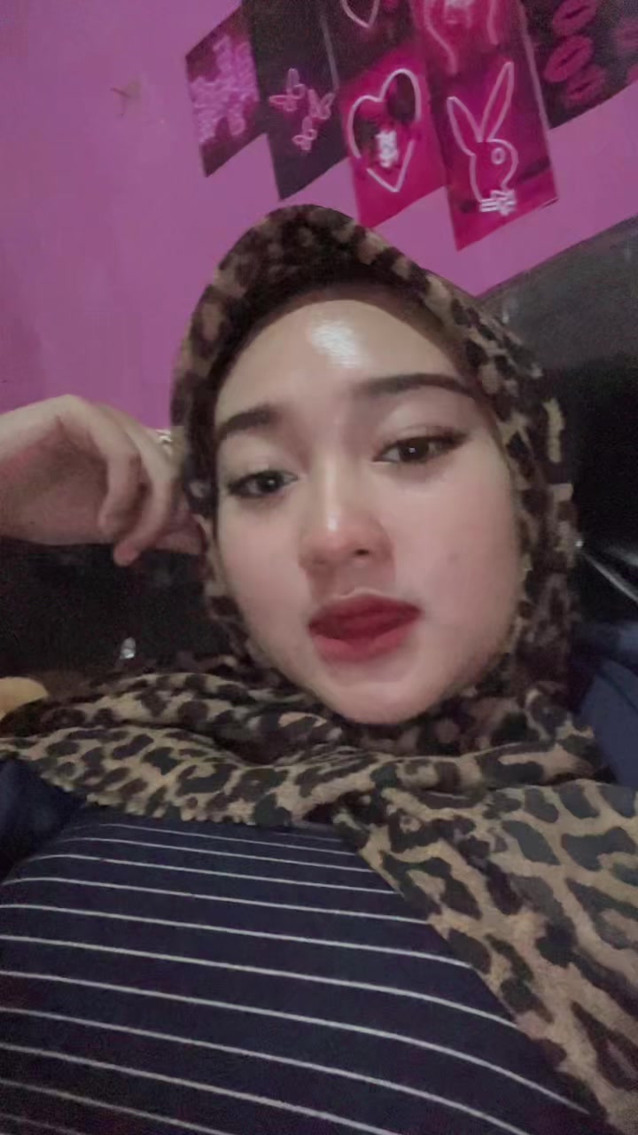 @(jeni&reg;️)
