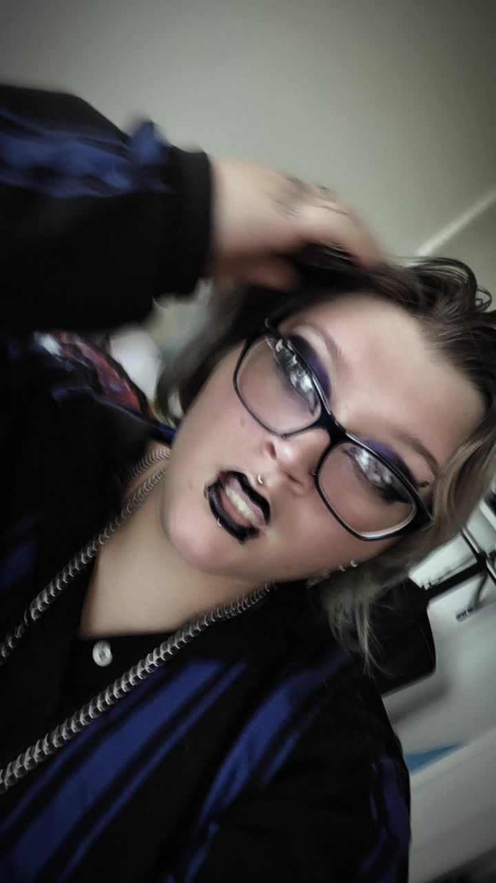 @damages_wifey