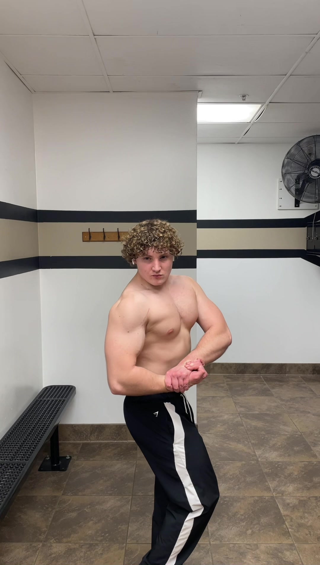 @aaroncombel855