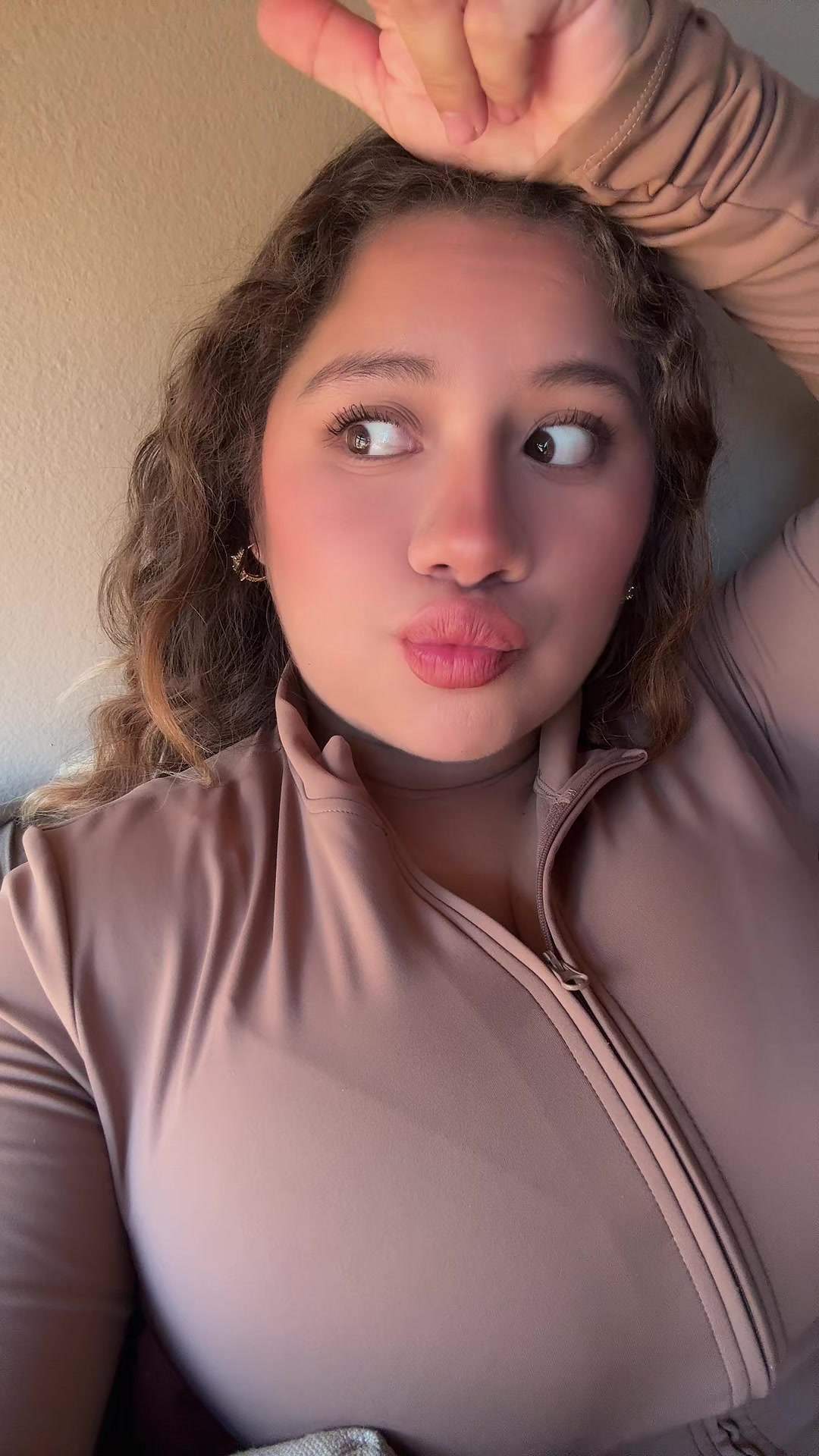 @✨Itzani Serrano✨