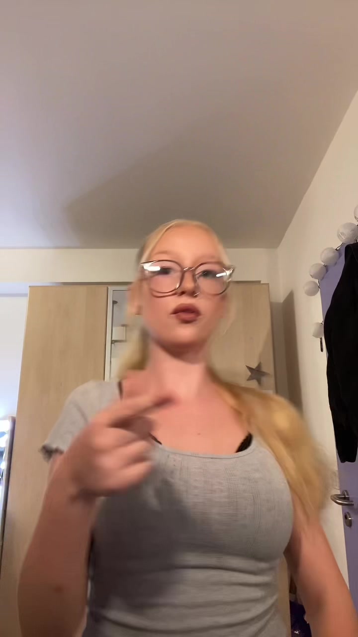 @𝐊𝐚𝐭𝐡𝐢🦋